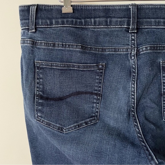 Lee Women’s Flex Motion Blue Jeans Regular Fit Straight Leg Mid-Rise 18W Petite - Picture 8 of 14
